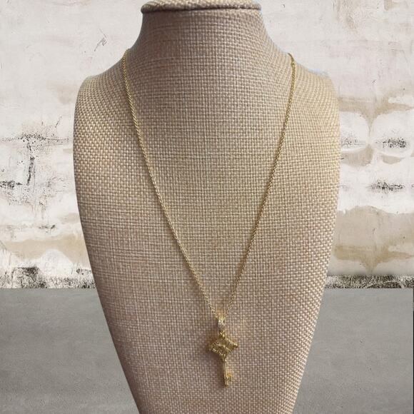 18K Gold Plated Key Pendant Necklace 18 inches NEW - Picture 1 of 3